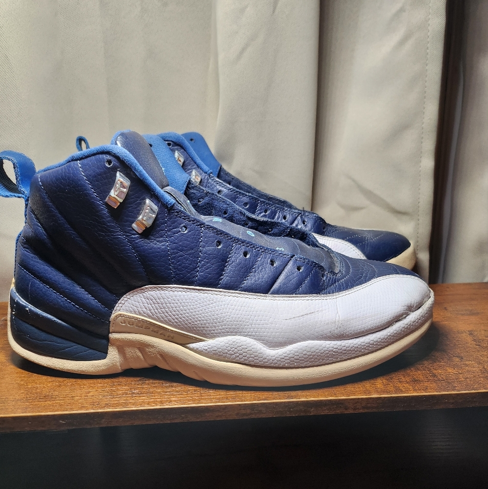 Jordan obsidian 12s